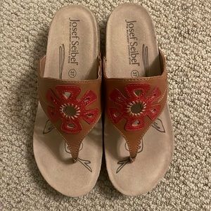 Josef Seibel Leather Thong Wedge Sandals 37 / 6.5 Red Daisy 🌺 Sandals